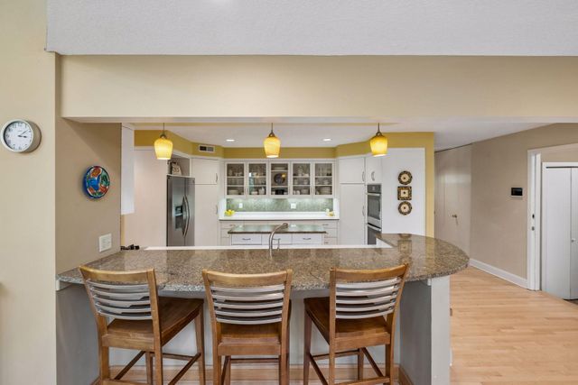 16 Timberglade Road, Bloomington, MN 55437