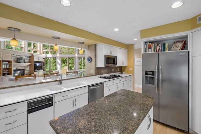 16 Timberglade Road, Bloomington, MN 55437