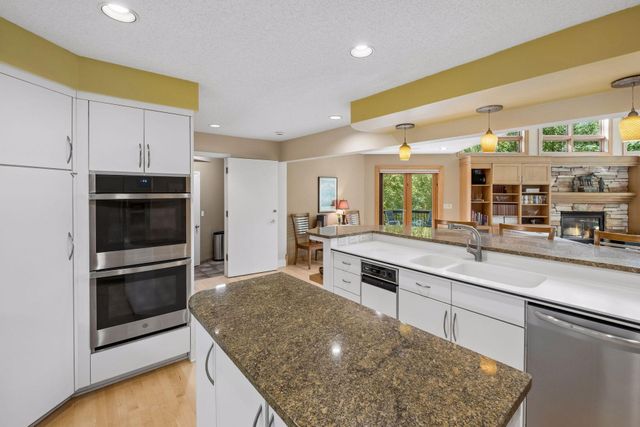 16 Timberglade Road, Bloomington, MN 55437
