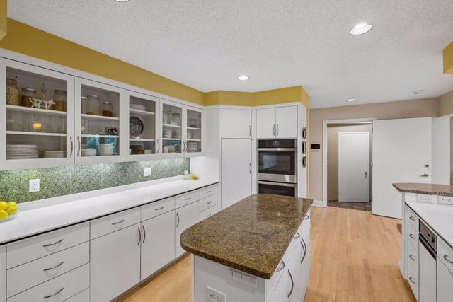 16 Timberglade Road, Bloomington, MN 55437