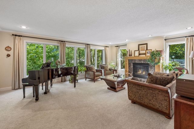 16 Timberglade Road, Bloomington, MN 55437