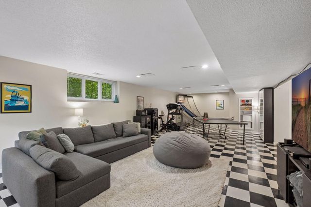 16 Timberglade Road, Bloomington, MN 55437