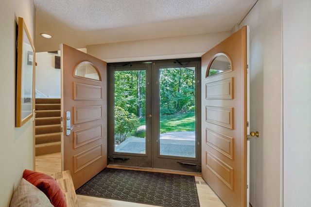16 Timberglade Road, Bloomington, MN 55437