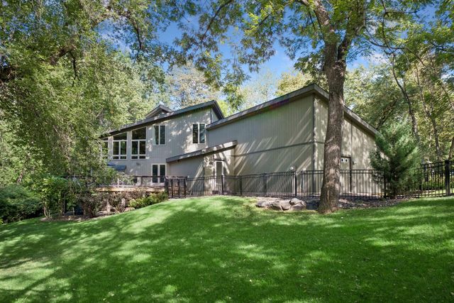 16 Timberglade Road, Bloomington, MN 55437