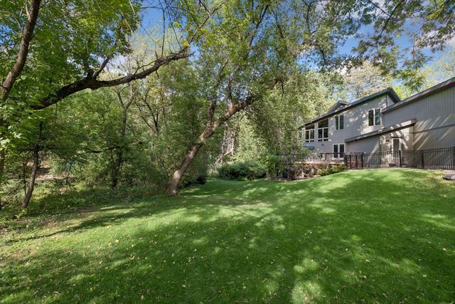 16 Timberglade Road, Bloomington, MN 55437