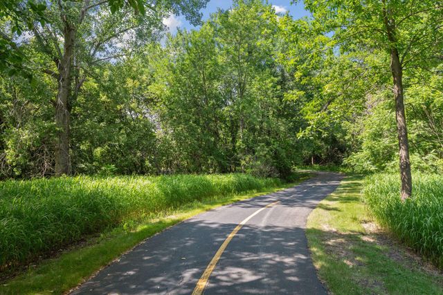 16 Timberglade Road, Bloomington, MN 55437