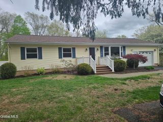 66 Beach Road, Halfmoon, NY 12065