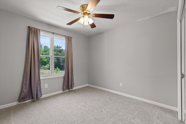 7709 Diamondhead Dr, Ooltewah, TN 37363