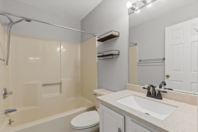 7709 Diamondhead Dr, Ooltewah, TN 37363