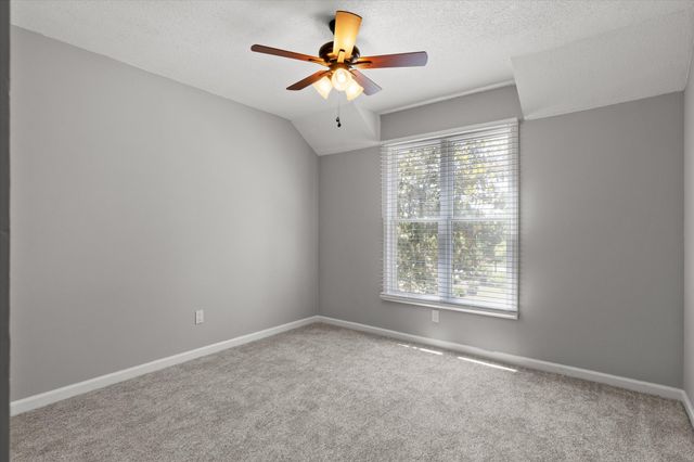 7709 Diamondhead Dr, Ooltewah, TN 37363