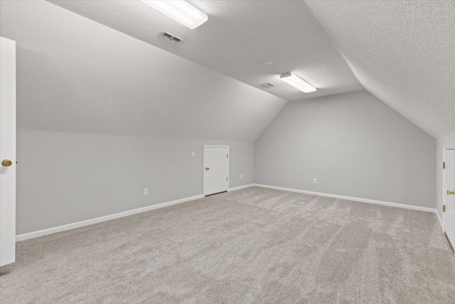 7709 Diamondhead Dr, Ooltewah, TN 37363