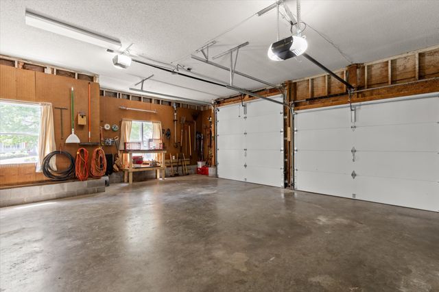 7709 Diamondhead Dr, Ooltewah, TN 37363