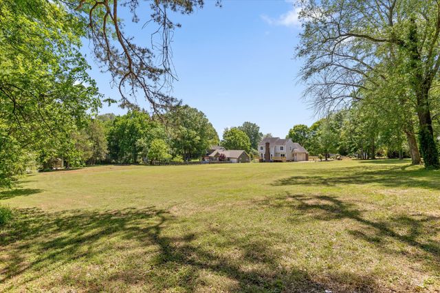 7709 Diamondhead Dr, Ooltewah, TN 37363