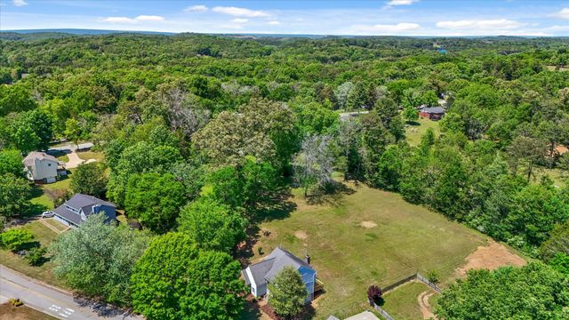7709 Diamondhead Dr, Ooltewah, TN 37363