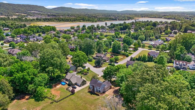 7709 Diamondhead Dr, Ooltewah, TN 37363