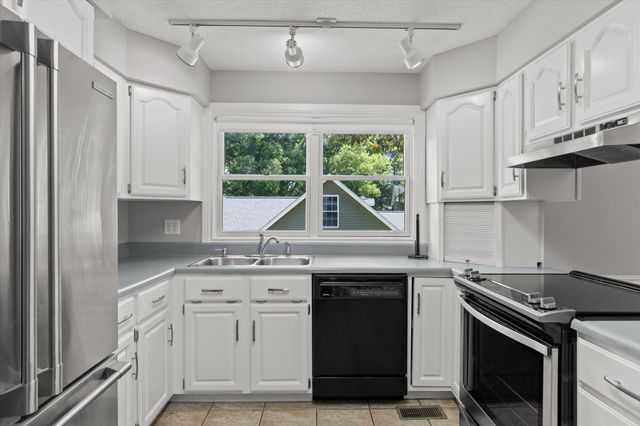 7709 Diamondhead Dr, Ooltewah, TN 37363