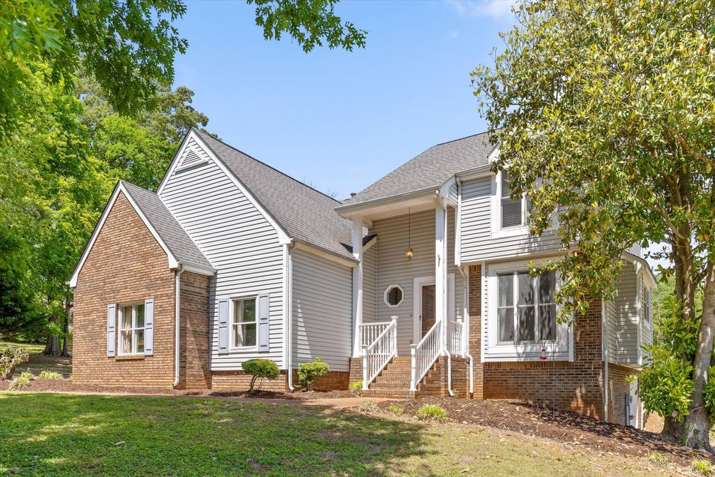 7709 Diamondhead Dr, Ooltewah, TN 37363