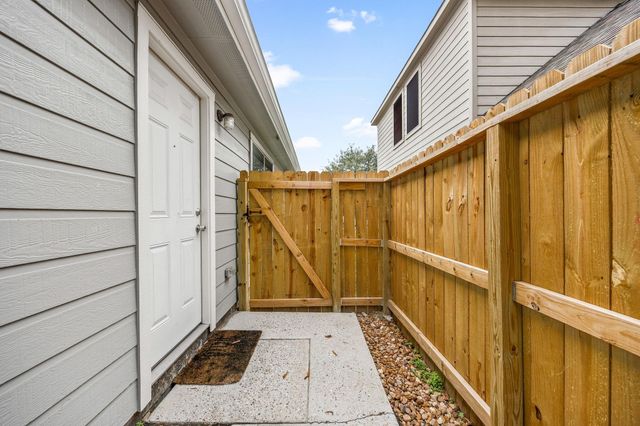 16945 Scenic Knoll, Conroe, TX 77385