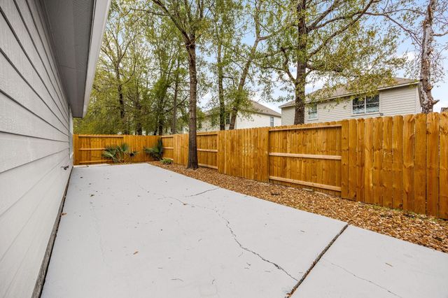 16945 Scenic Knoll, Conroe, TX 77385