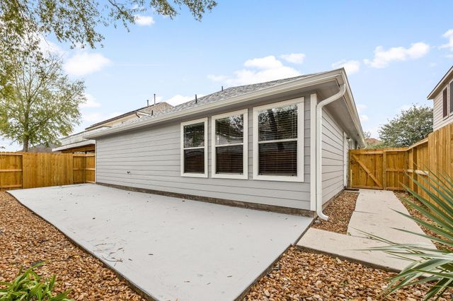 16945 Scenic Knoll, Conroe, TX 77385