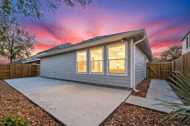 16945 Scenic Knoll, Conroe, TX 77385