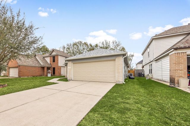 16945 Scenic Knoll, Conroe, TX 77385