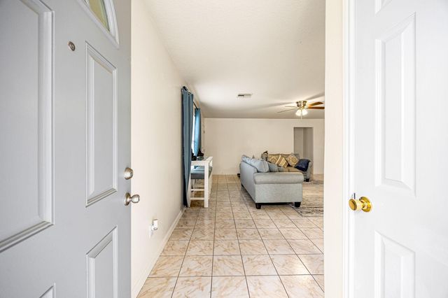 16945 Scenic Knoll, Conroe, TX 77385