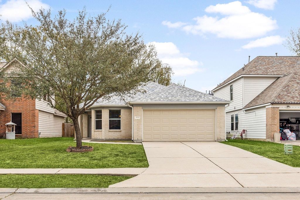 16945 Scenic Knoll, Conroe, TX 77385