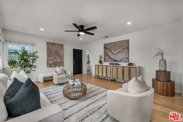 7203 Earldom Avenue, Los Angeles, CA 90293