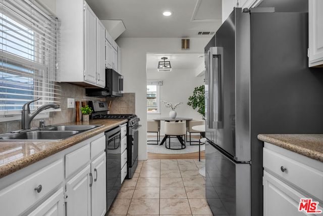 7203 Earldom Avenue, Los Angeles, CA 90293