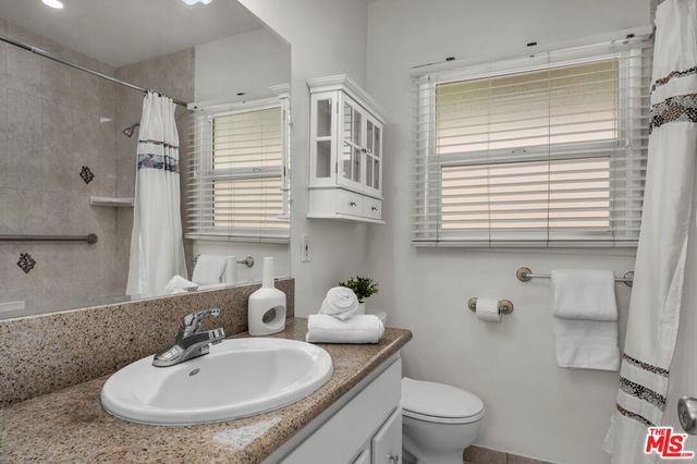 7203 Earldom Avenue, Los Angeles, CA 90293