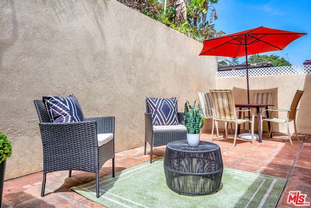 7203 Earldom Avenue, Los Angeles, CA 90293