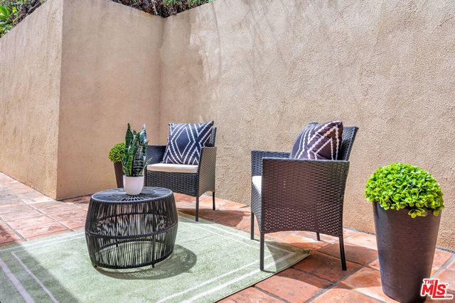 7203 Earldom Avenue, Los Angeles, CA 90293