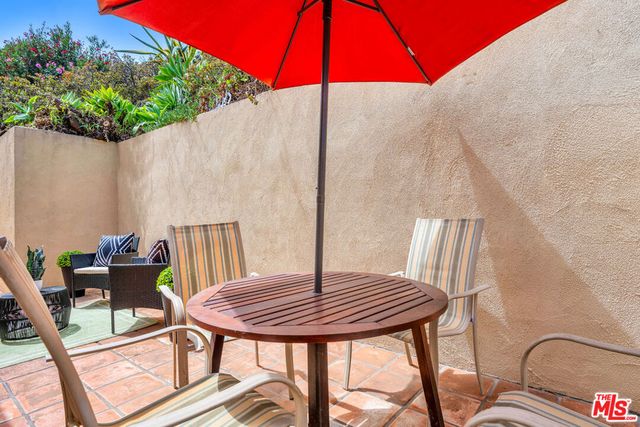 7203 Earldom Avenue, Los Angeles, CA 90293