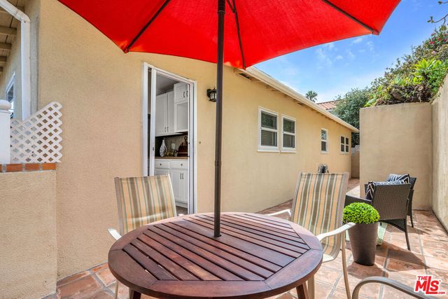 7203 Earldom Avenue, Los Angeles, CA 90293