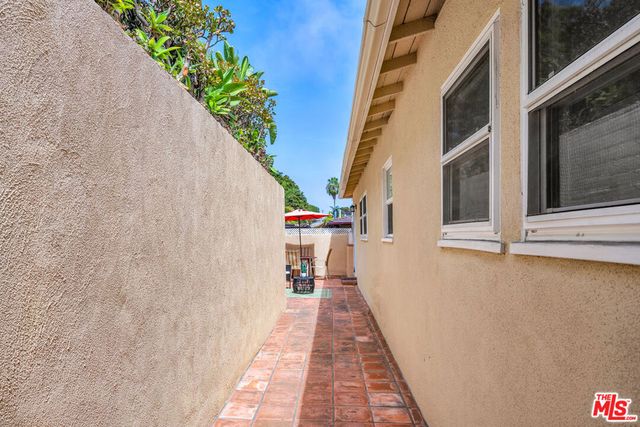 7203 Earldom Avenue, Los Angeles, CA 90293