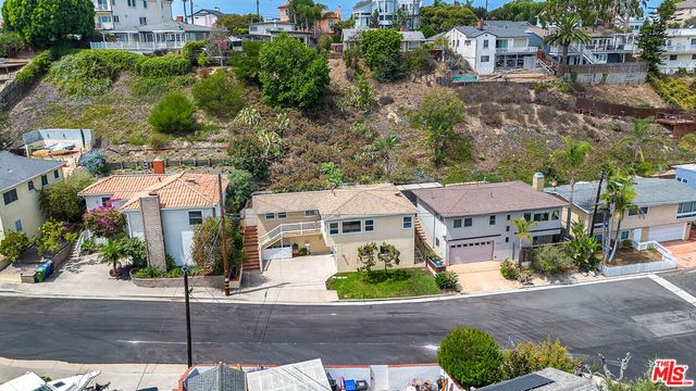 7203 Earldom Avenue, Los Angeles, CA 90293