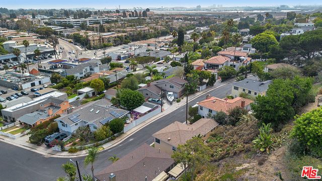 7203 Earldom Avenue, Los Angeles, CA 90293