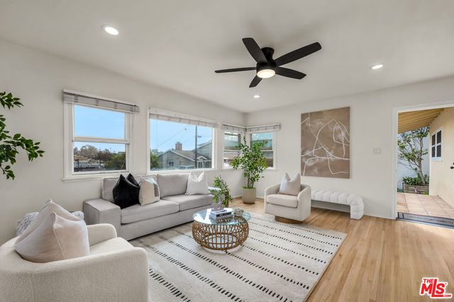 7203 Earldom Avenue, Los Angeles, CA 90293