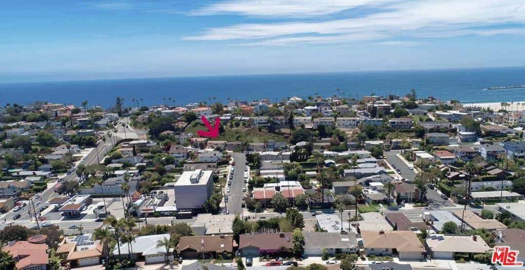 7203 Earldom Avenue, Los Angeles, CA 90293