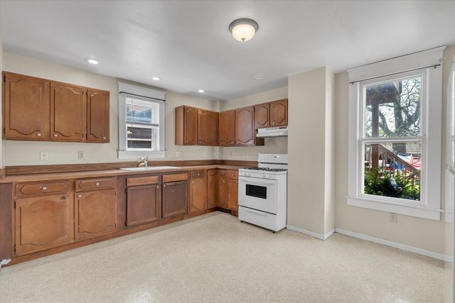 349 10th Street, Moline, IL 61265