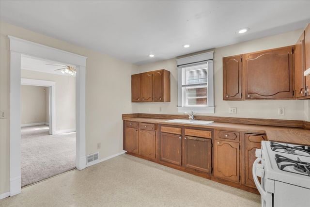 349 10th Street, Moline, IL 61265