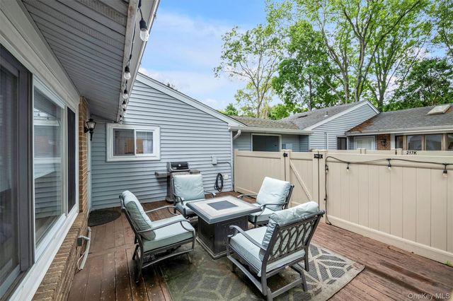 217 Springmeadow Drive I, Holbrook, NY 11741