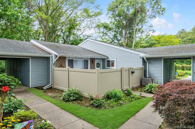 217 Springmeadow Drive I, Holbrook, NY 11741