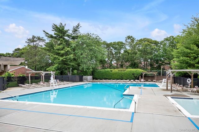 217 Springmeadow Drive I, Holbrook, NY 11741