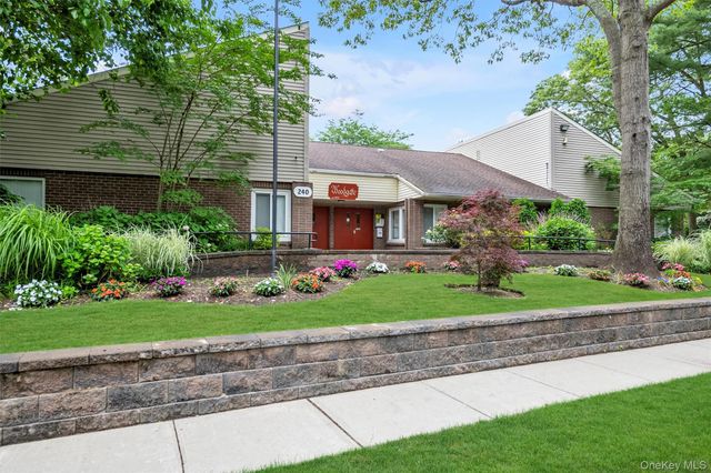 217 Springmeadow Drive I, Holbrook, NY 11741