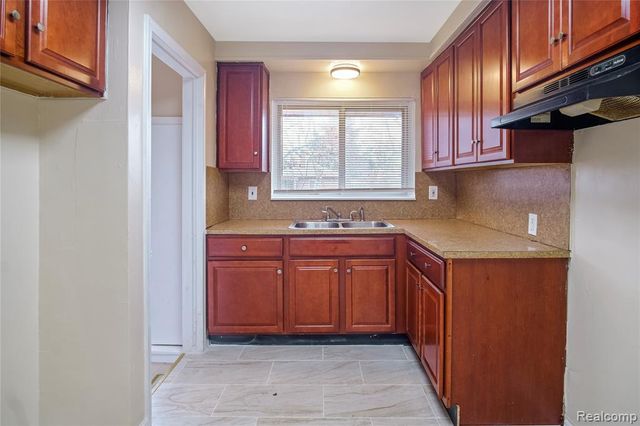 24261 Condon, Oak Park, MI 48237