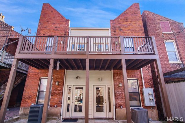 2211 Menard Street, St Louis, MO 63104