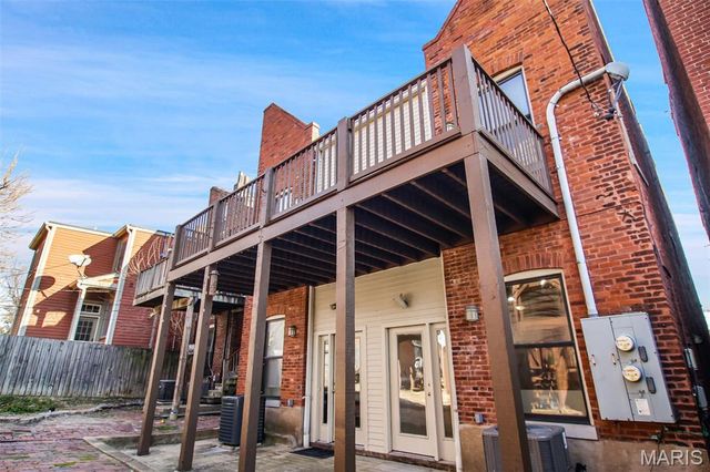 2211 Menard Street, St Louis, MO 63104