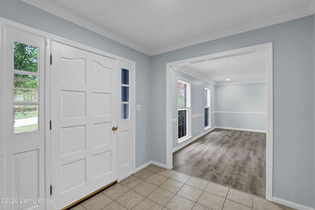 8203 Regal Pine Ct, Louisville, KY 40214